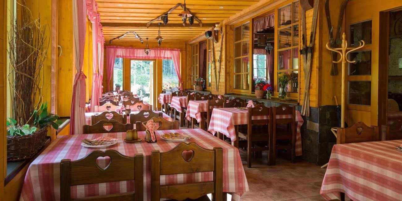 Slovak Folk Restaurant - Oтель Cки и  Beллнecc Peзидeнц Дружба / Hotel Ski & Wellness Residence Druzba