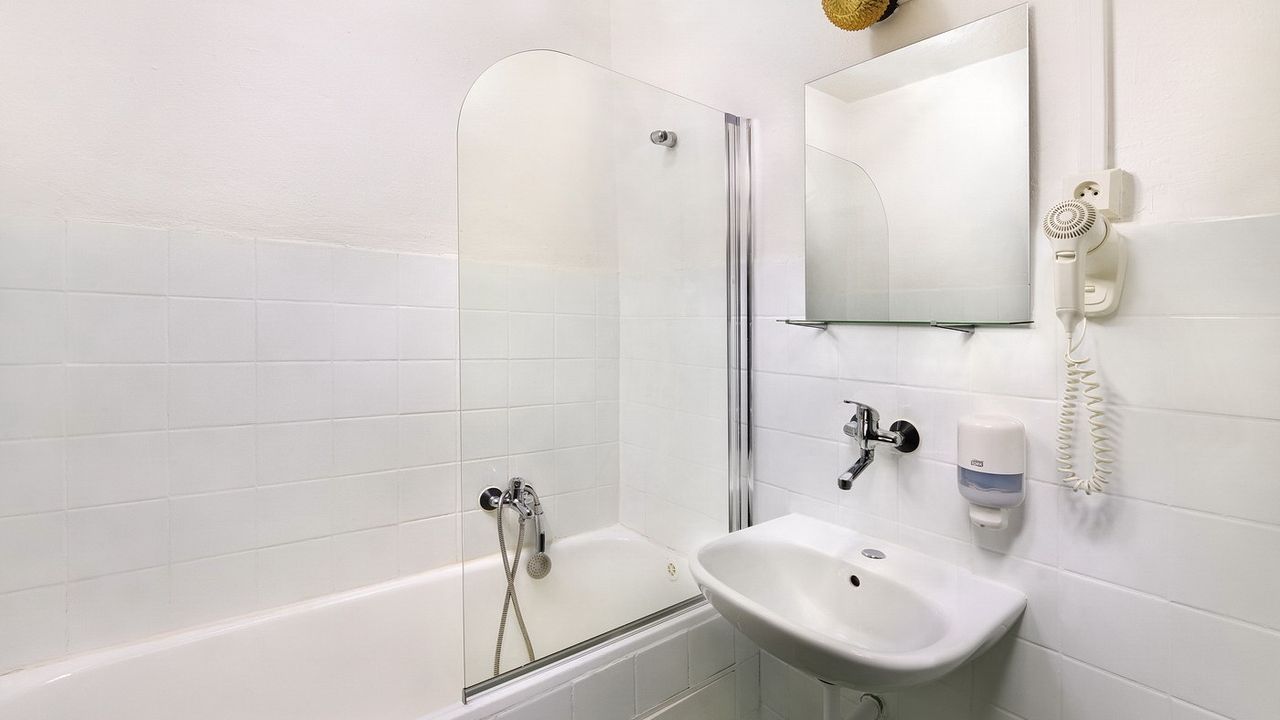 2-Bedroom Family room bathroom - Liptov Hotel