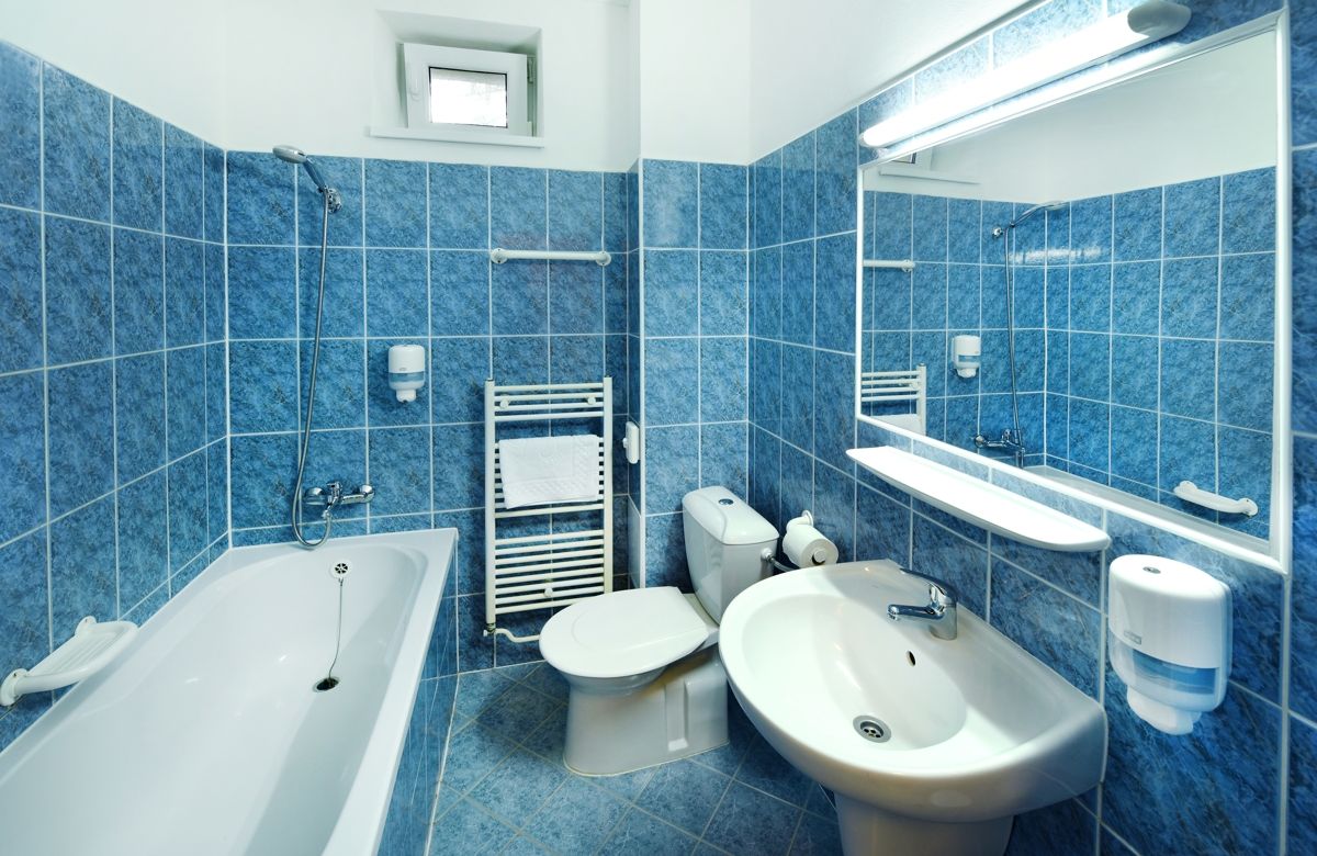 Bathroom in Family room - APLEND Lujza Major Hotel